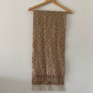 Meg Cohen 100% Cashmere Animal Print Fringe Rectangle Scarf Beige Brown